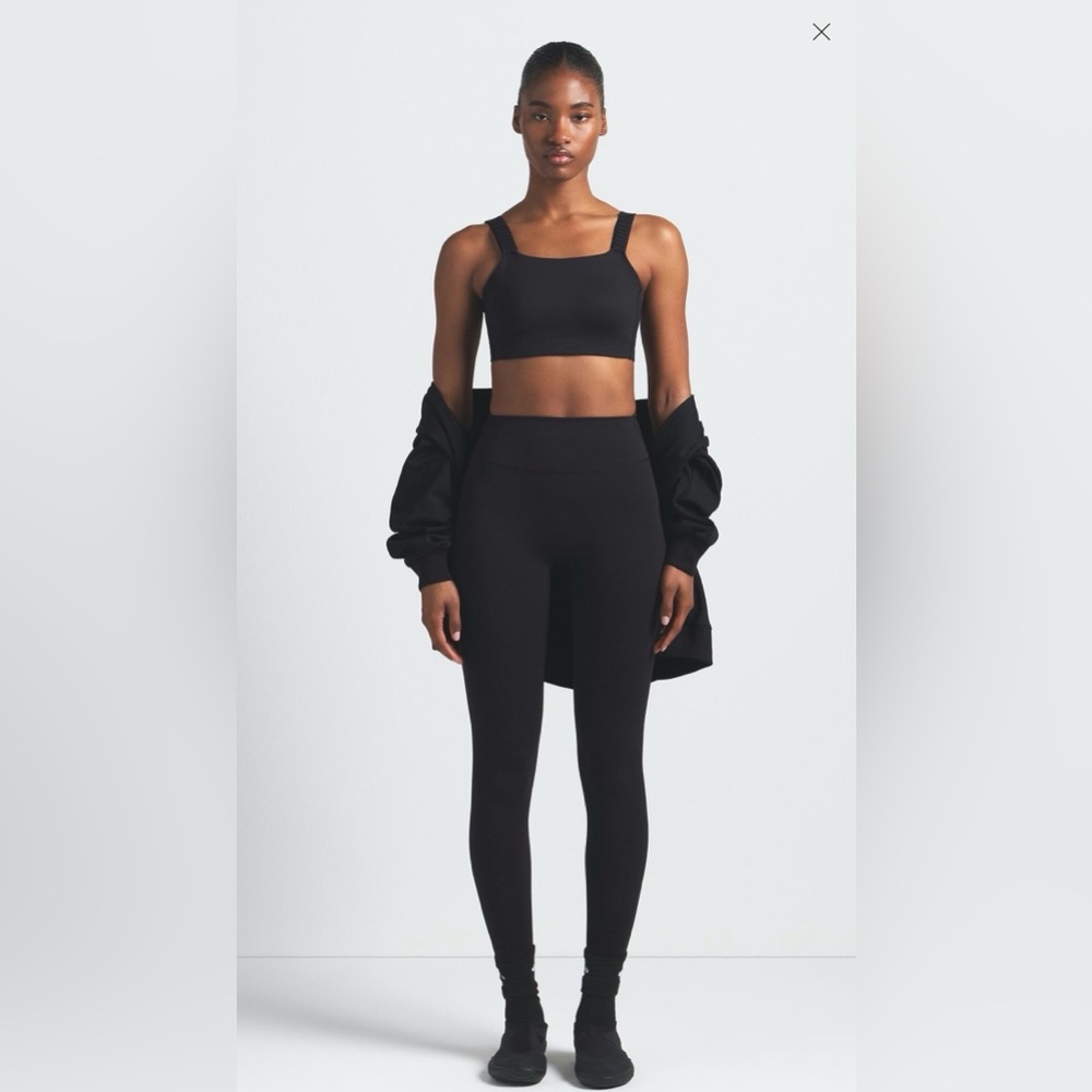 NWT NIKE SKIMS COLLECTION MATTE
V-PANEL LEGGING 29INCH